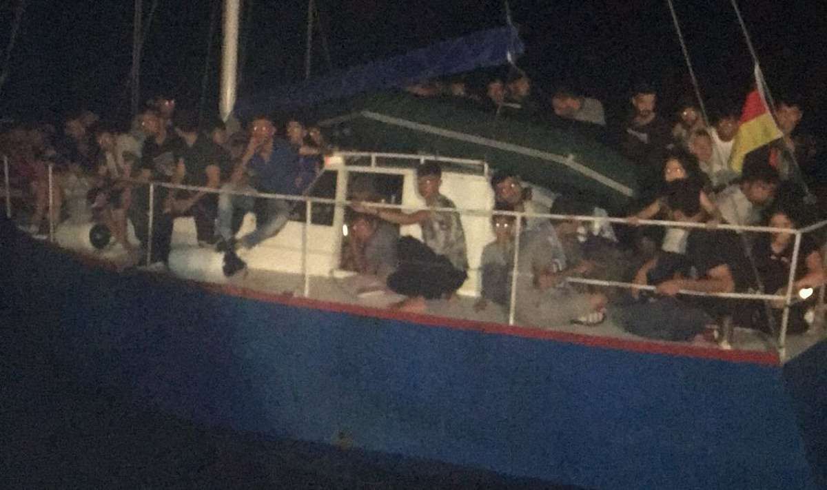 В Італії затримали українську яхту з 71 незаконним мігрантом