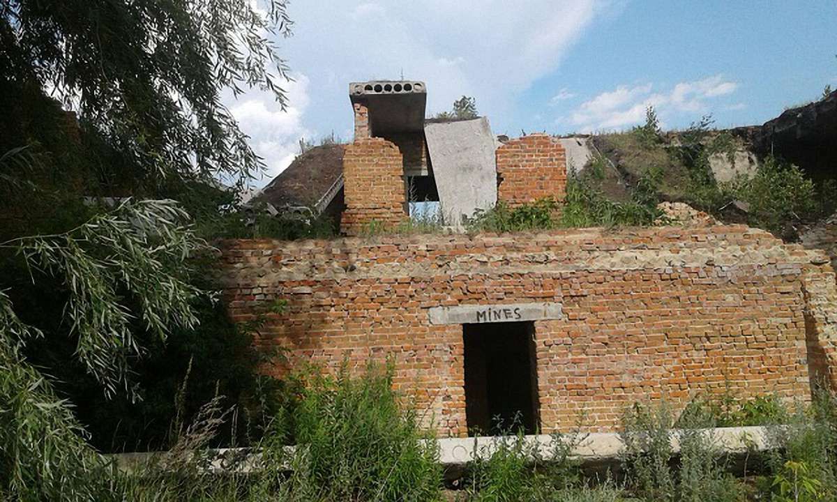 Троє дітей загинули внаслідок падіння бетонної плити в Ніжині