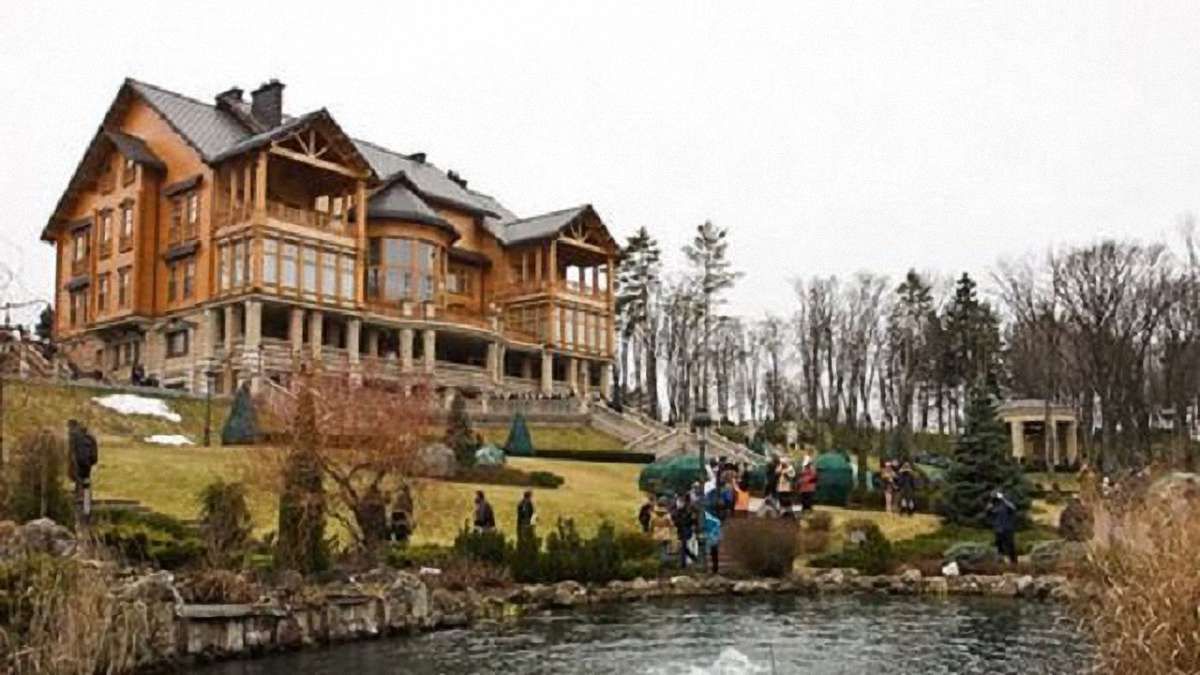 Суд передав майно Януковича в Межигір'ї в управління держави