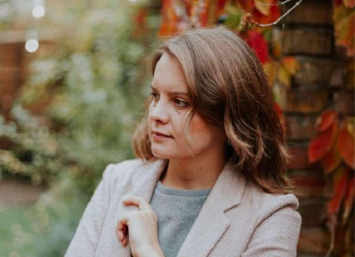 На київському вокзалі чоловік випадково поранив журналістку з травматичної зброї