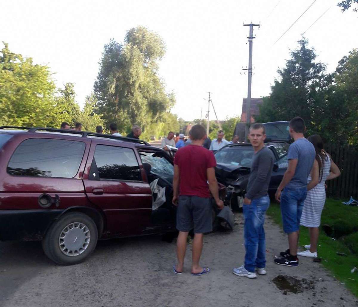 У ДТП в Яворівському районі постраждали семеро людей