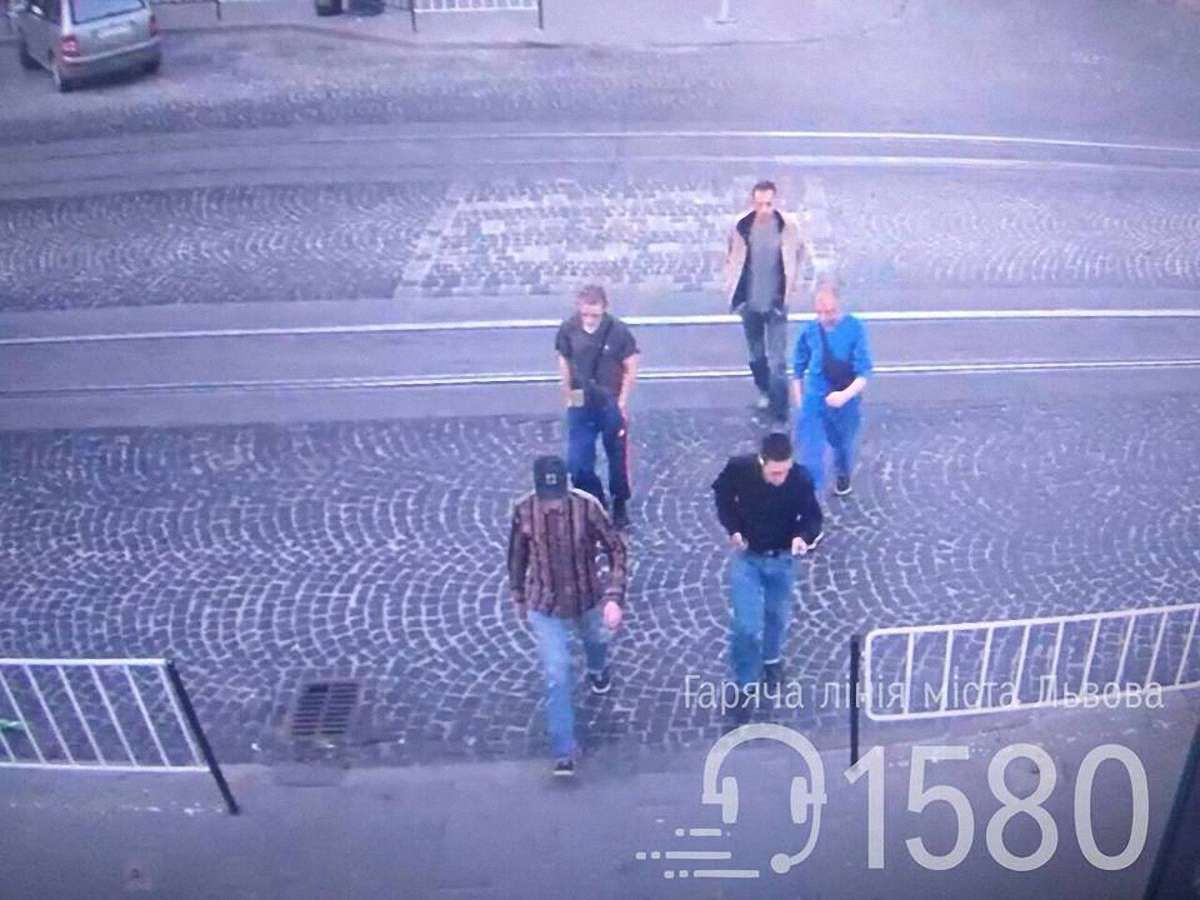 Групу вуличних злодіїв у центрі Львова затримали завдяки відеокамерам