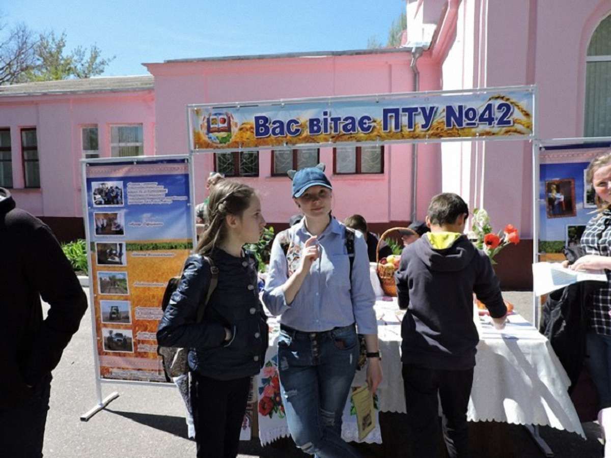 Коледжам та училищам дозволили приймати заяви від абітурієнтів без паспортів