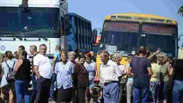 На Сокальщині мешканці перекрили рух транспорту через аварійний стан дороги