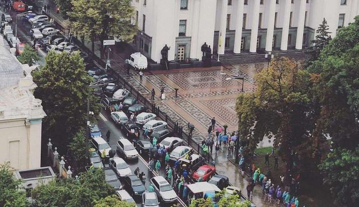 Власники авто на єврономерах заблокували центр Києва