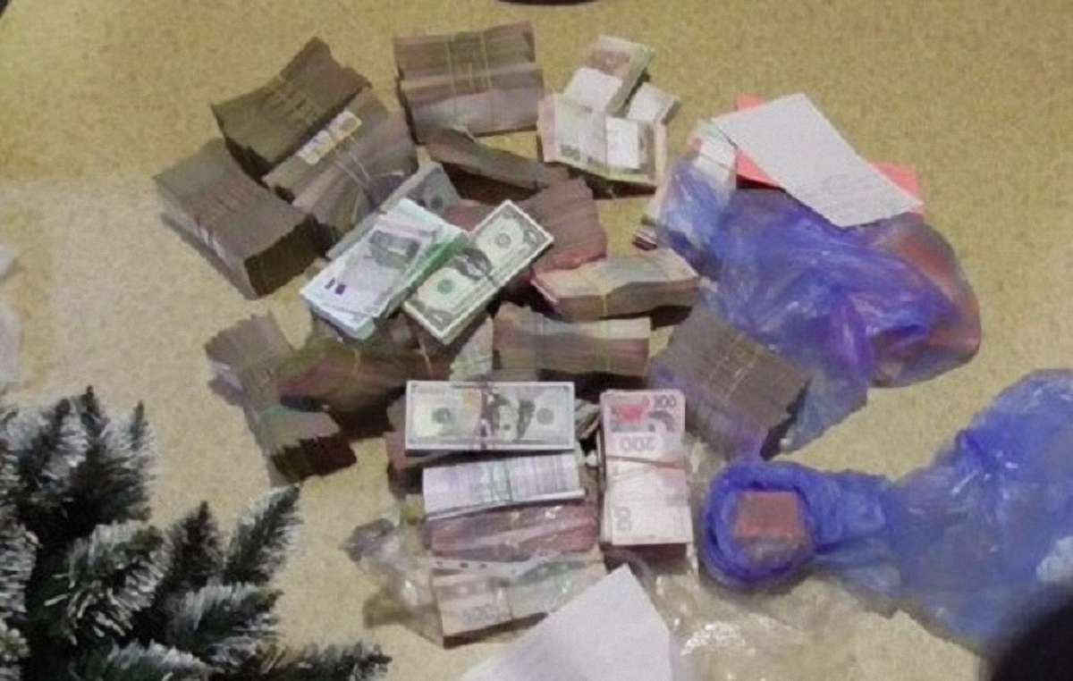 Двоє поліцейських з Харкова вкрали ₴500 тис. під час слідчого експерименту