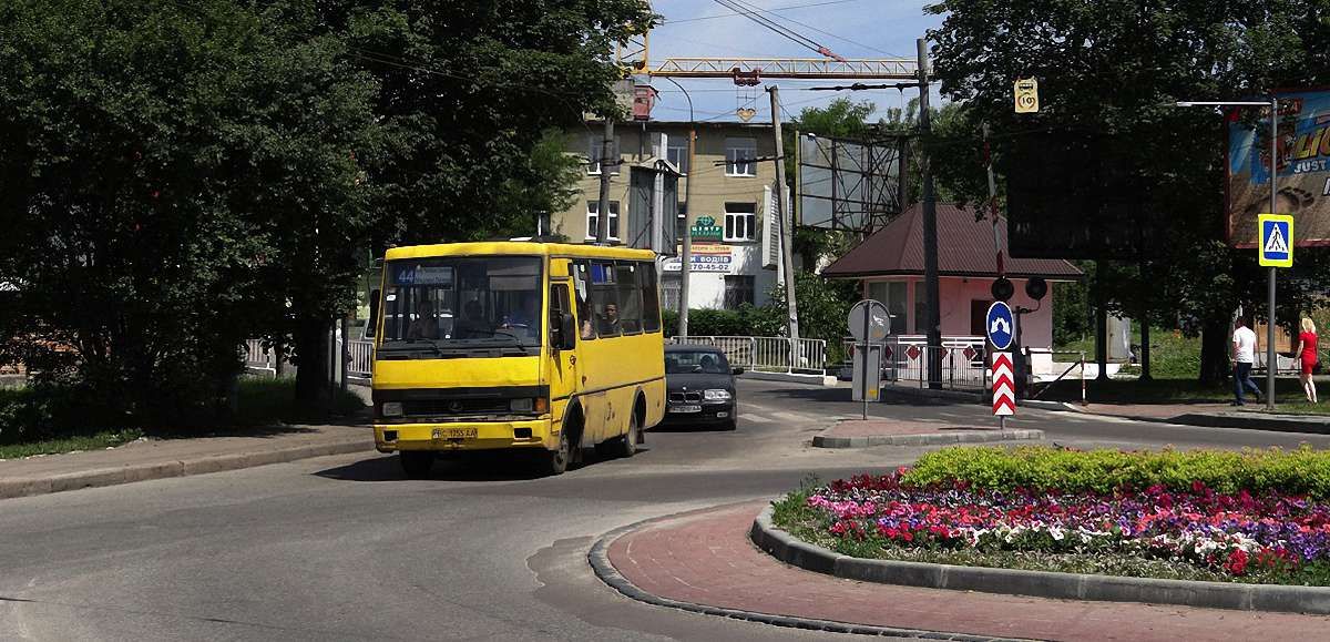 Львівські автобусні перевізники ще три місяці працюватимуть за тимчасовими договорами