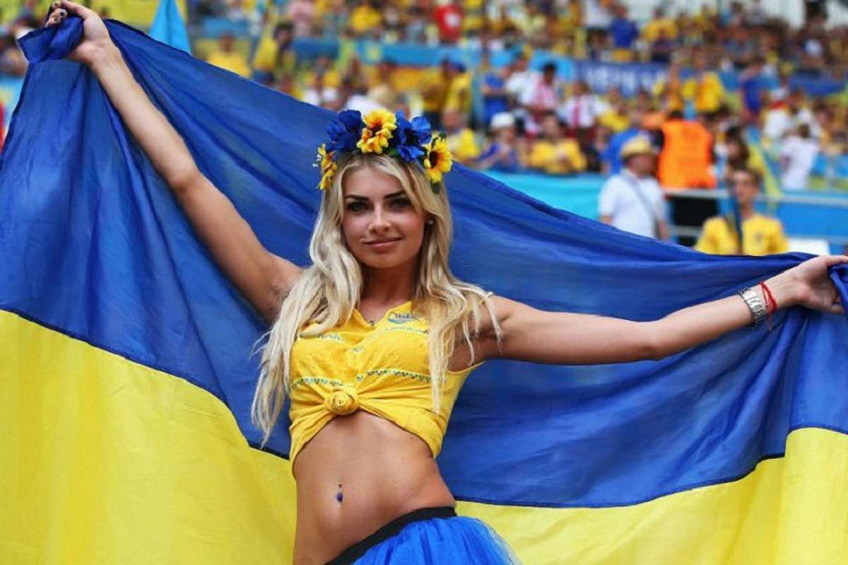 ФІФА проситиме телекомпанії показувати менше красивих жінок під час футбольних трансляцій