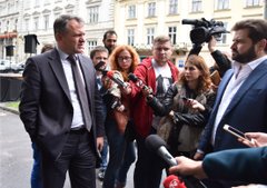 Відсунули риску