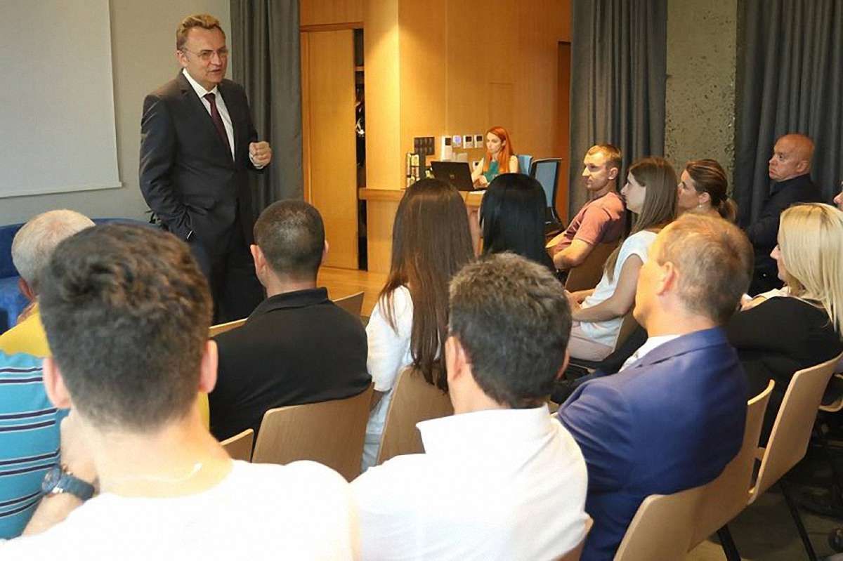 Садовий презентував у Івано-Франківську успішні урбаністичні практики Львова