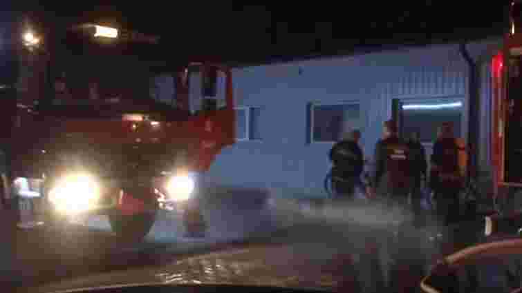 У Пустомитах рятувальники загасили пожежу на складі приладів опалення