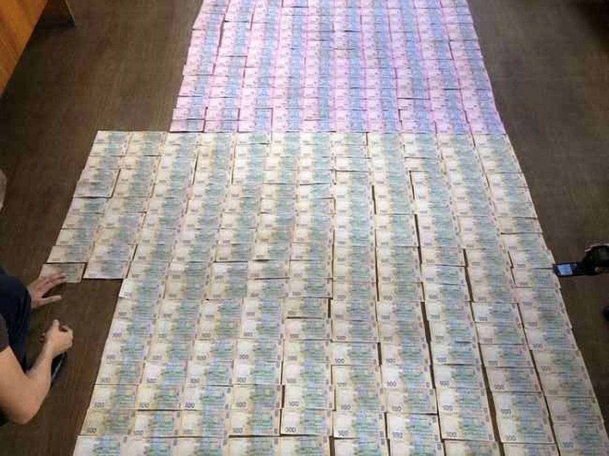 У Миколаївській області затримали чиновника на хабарі у ₴130 тис.