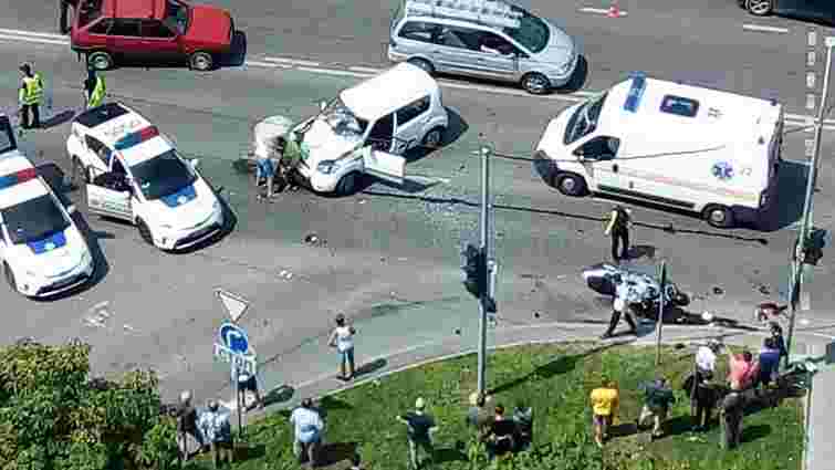 Внаслідок зіткнення з автомобілем у Львові загинув пасажир мотоцикла