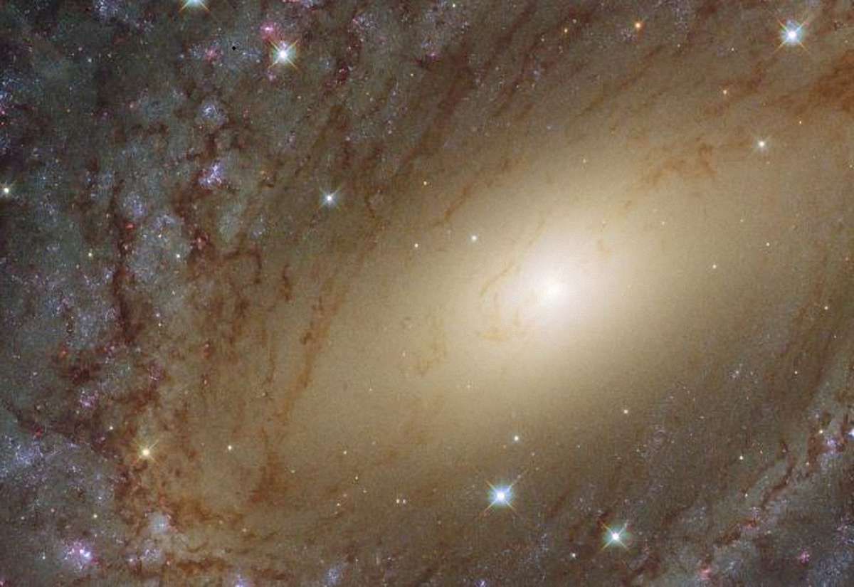 Телескоп Hubble сфотографував велетенського двійника Чумацького Шляху