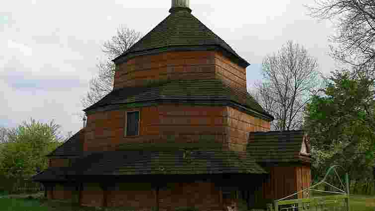 У Буську реставрують 300-річну дерев’яну церкву Св. Параскеви