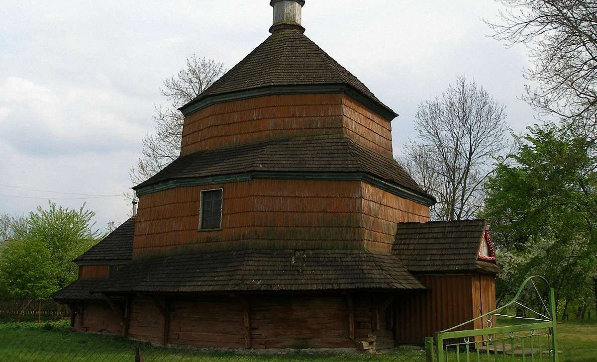 У Буську реставрують 300-річну дерев’яну церкву Св. Параскеви