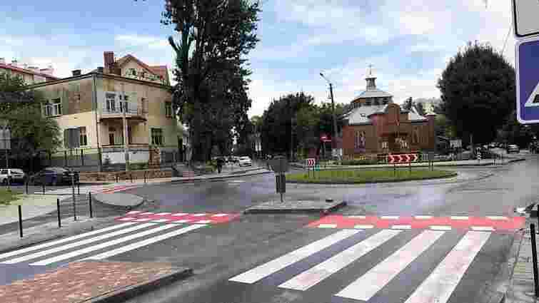 На складному перехресті Нового Львова облаштували кільцевий рух