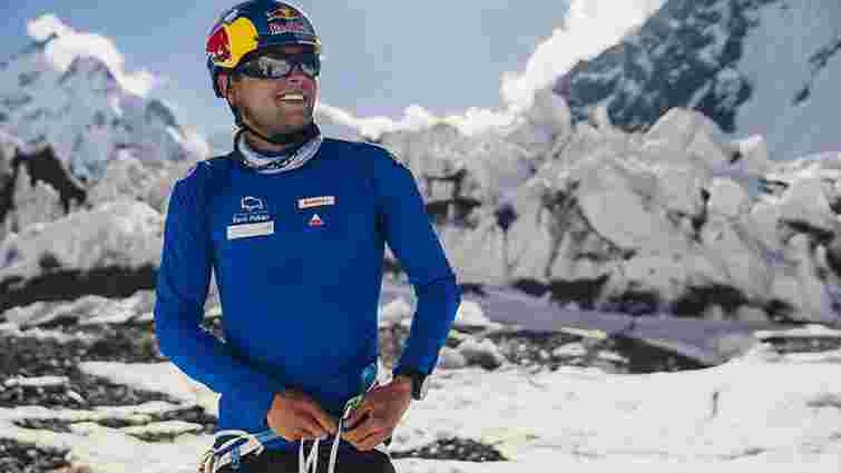 Польський спортсмен першим в світі спустився на лижах з найнебезпечнішої вершини Землі