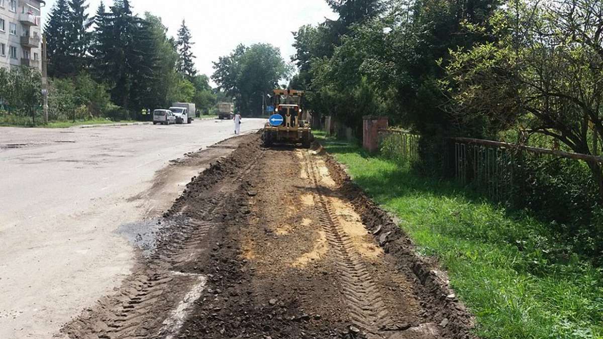 У Щирці на автомобільній дорозі Львів-Пустомити-Меденичі розпочалися ремонтні роботи 