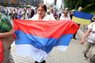 Учасниця хресної ходи у Києві розгорнула прапор Росії. Фото дня