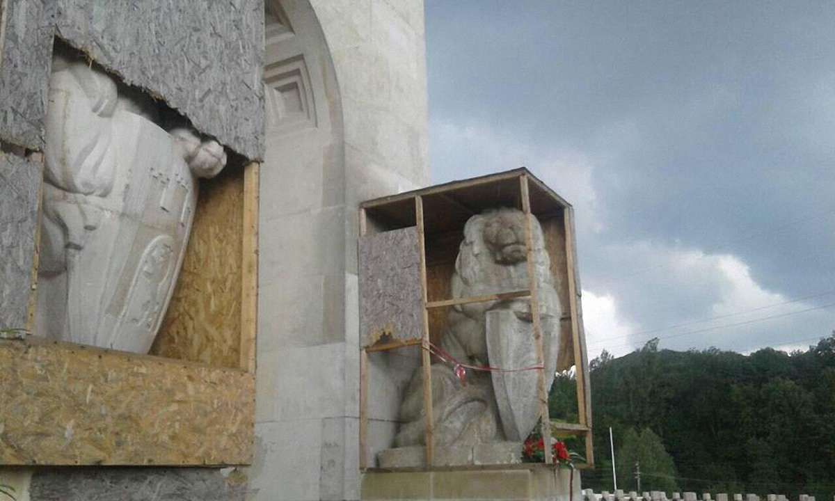 У Львові група молодих поляків вчинила провокацію на Цвинтарі Орлят