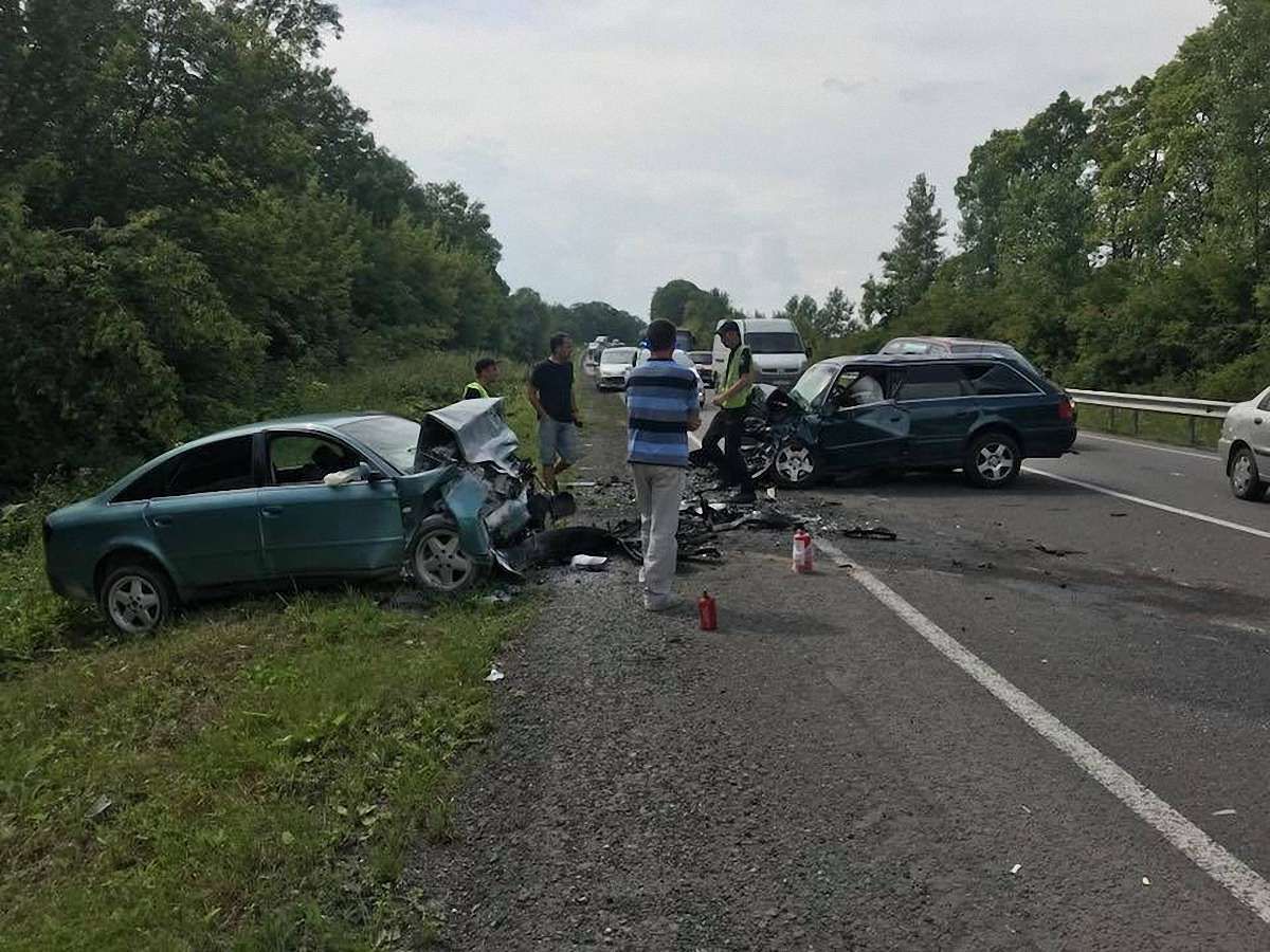 У лобовому зіткненні на трасі Львів-Тернопіль загинули обидва водії