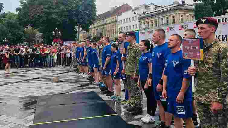 У центрі Львова стартував чемпіонат України з кросфіту серед десантників