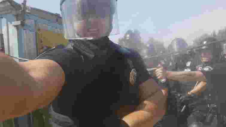 У Києві поліцейський розпилив газ у обличчя фотокореспонденту
