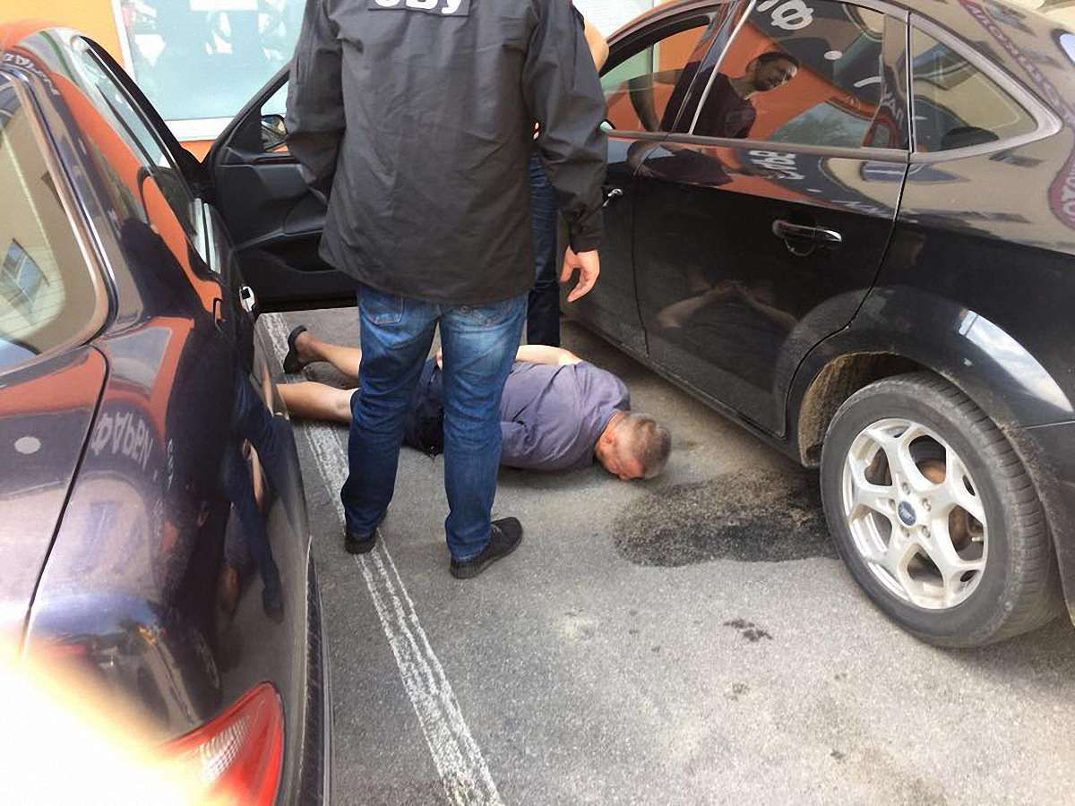 На Вінничині затримали місцевого прокурора за хабар у $6 тиc