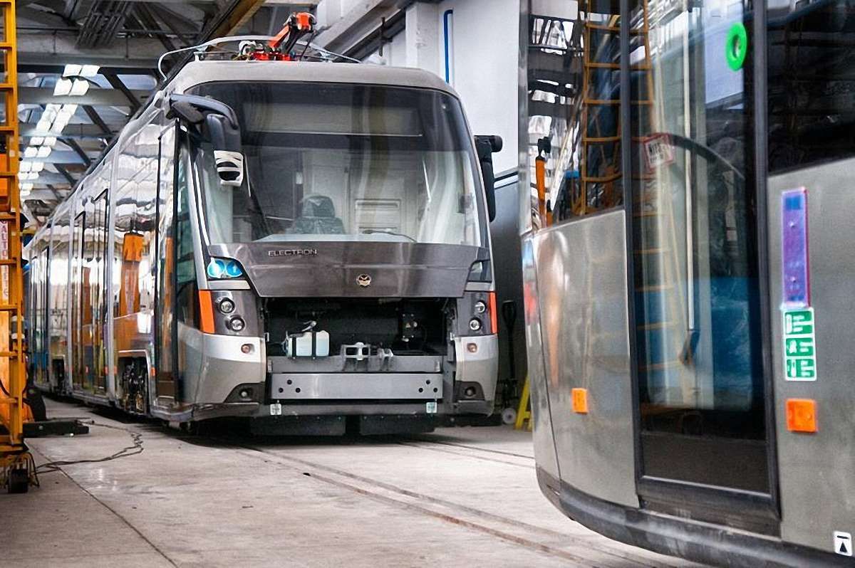 «Електронтранс» відправив зі Львова до Києва два низькопідлогові трамваї