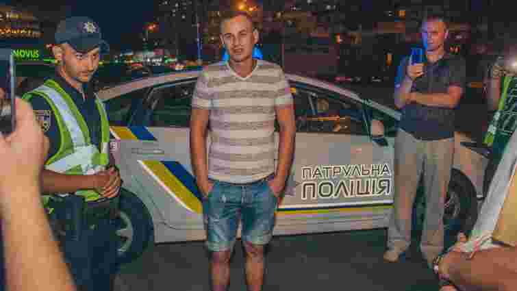 У Києві п'яний водій на «євробляхах» розбив сім машин і заснув в автомобілі поліції