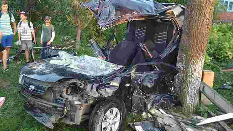 Унаслідок ДТП у Радехівському районі загинув водій та травмувалися четверо осіб