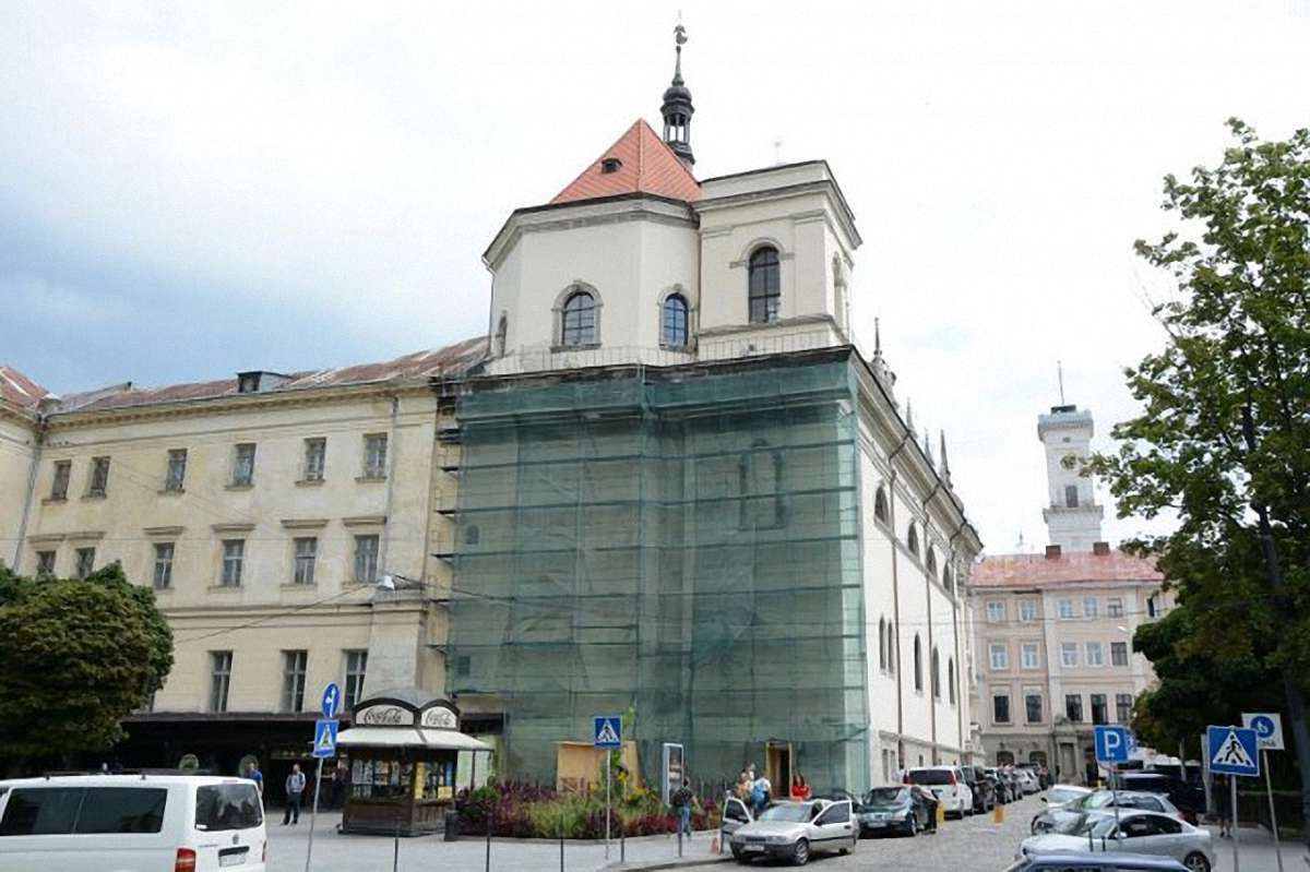 У Львові розпочали ремонт фасаду Гарнізонного храму