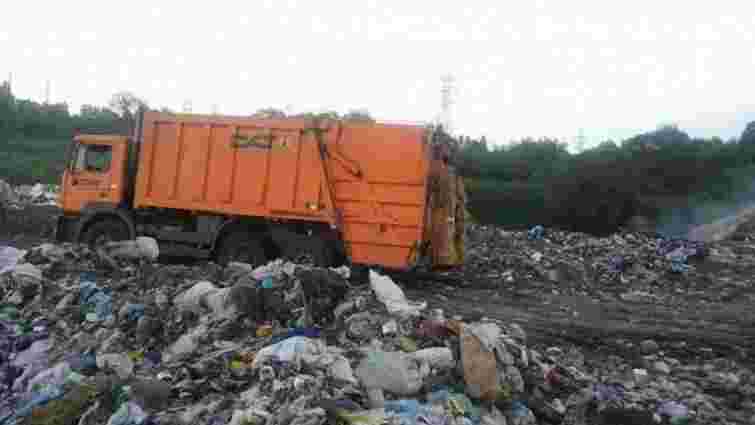 На Кіровоградщині затримали львівські сміттєвози