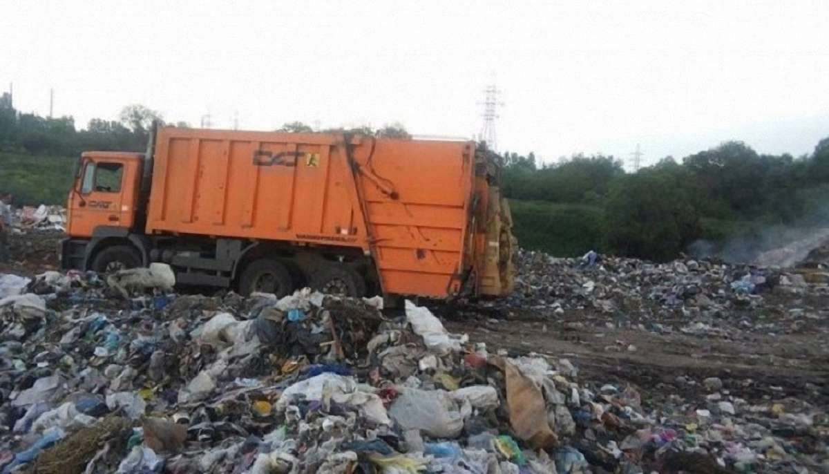 Компанія з вивозу сміття «АВЕ Львів» заявила про перешкоджання з боку поліції