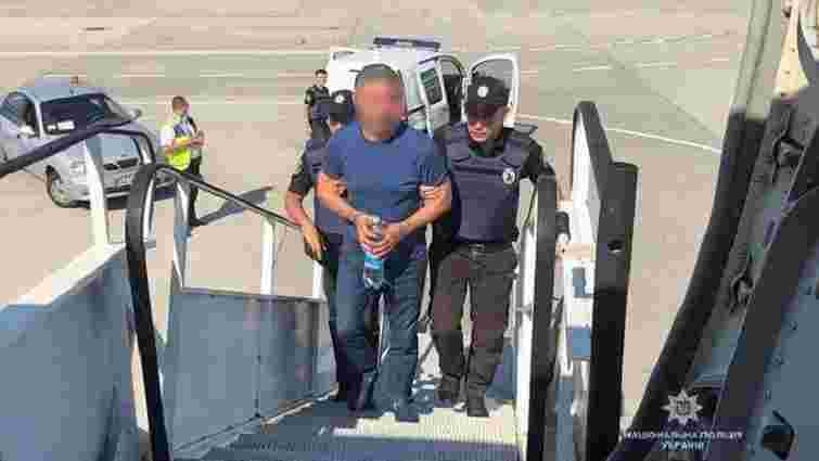 Поліція екстрадувала в Азербайджан куратора наркоугруповання, якого шукав Інтерпол