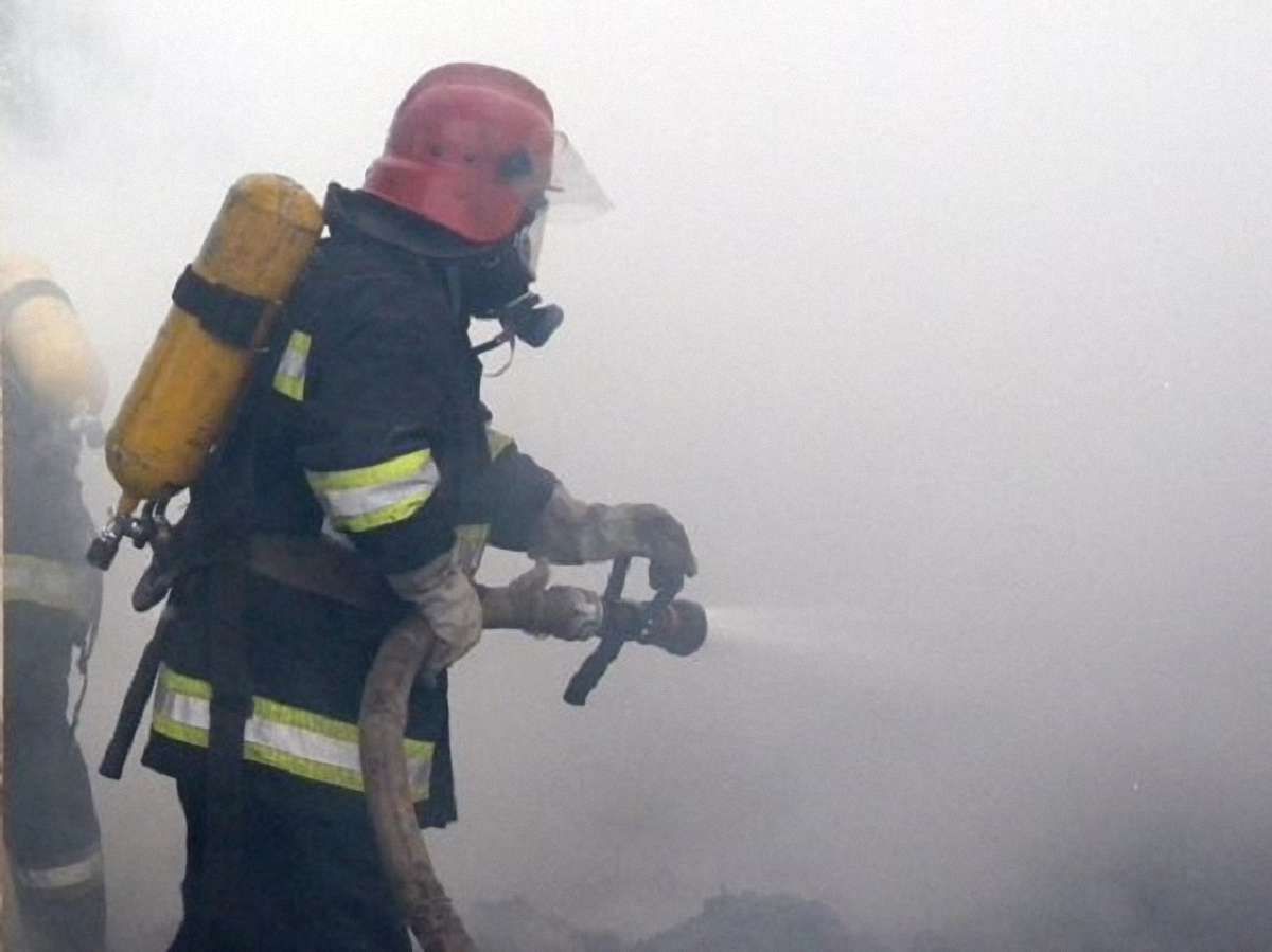 У Львові на вул. Роксоляни згоріла господарська будівля