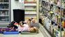 Фіни ночують у супермаркетах через екстремальну спеку. Фото дня