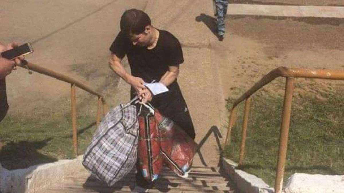 Звільнений з російського ув’язнення кримський активіст Олександр Костенко прибув до України