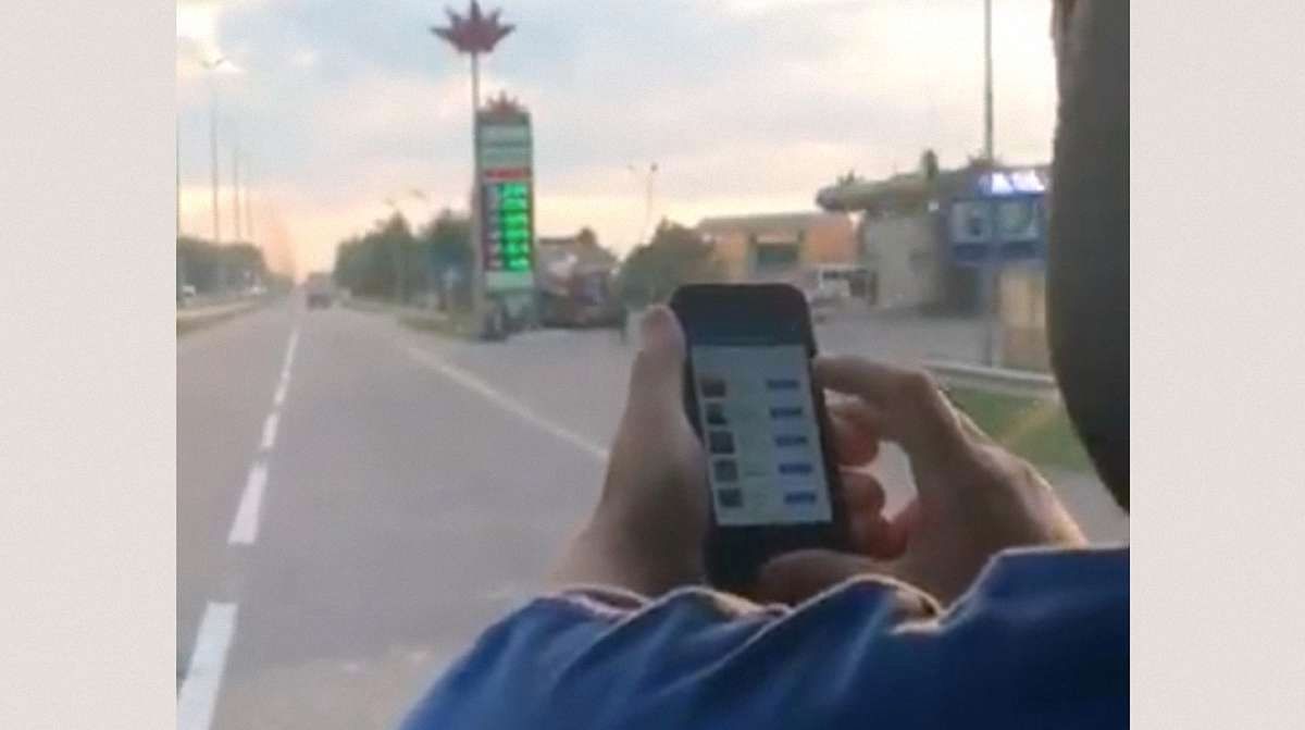 Водія маршрутки Київ – Рівне звільнили за перегляд Facebook під час руху