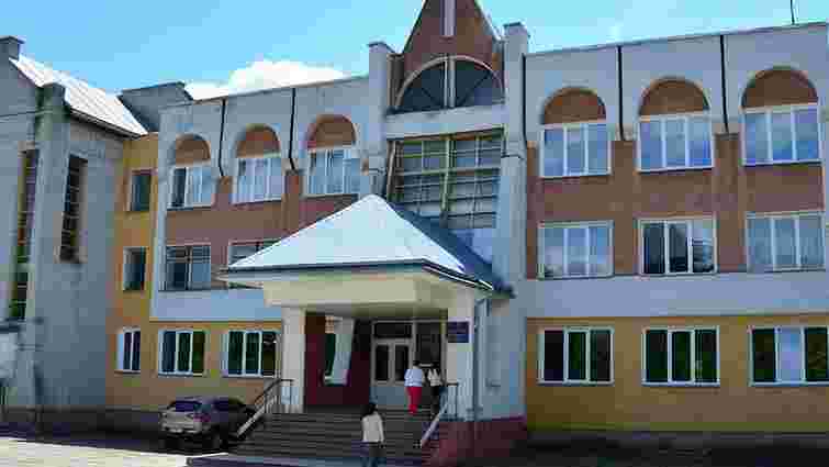 У Дрогобицькій гімназії з батьків незаконно зібрали ₴295 тис. благодійних внесків