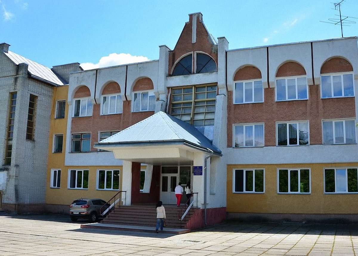 У Дрогобицькій гімназії з батьків незаконно зібрали ₴295 тис. благодійних внесків