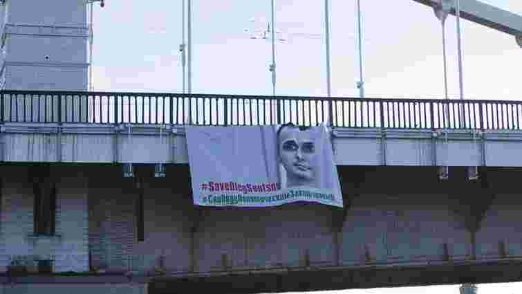 У центрі Москви вивісили банер із зображенням політв'язня Сенцова