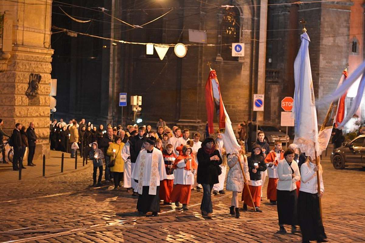 Через молитовну ходу вулицями Львова в понеділок ситуативно перекриватимуть рух