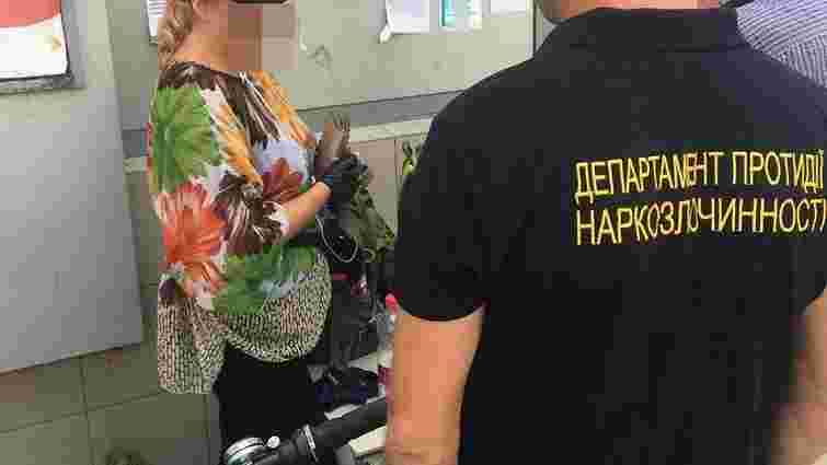 На Львівщині за торгівлю наркотиками затримали медсестру психіатричної лікарні