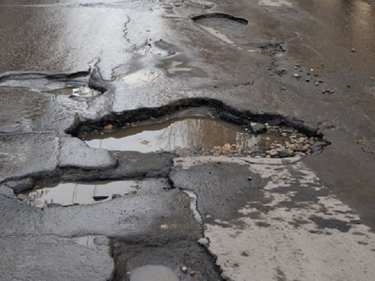 На Львівщині більше половини автошляхів державного значення потребує ремонту
