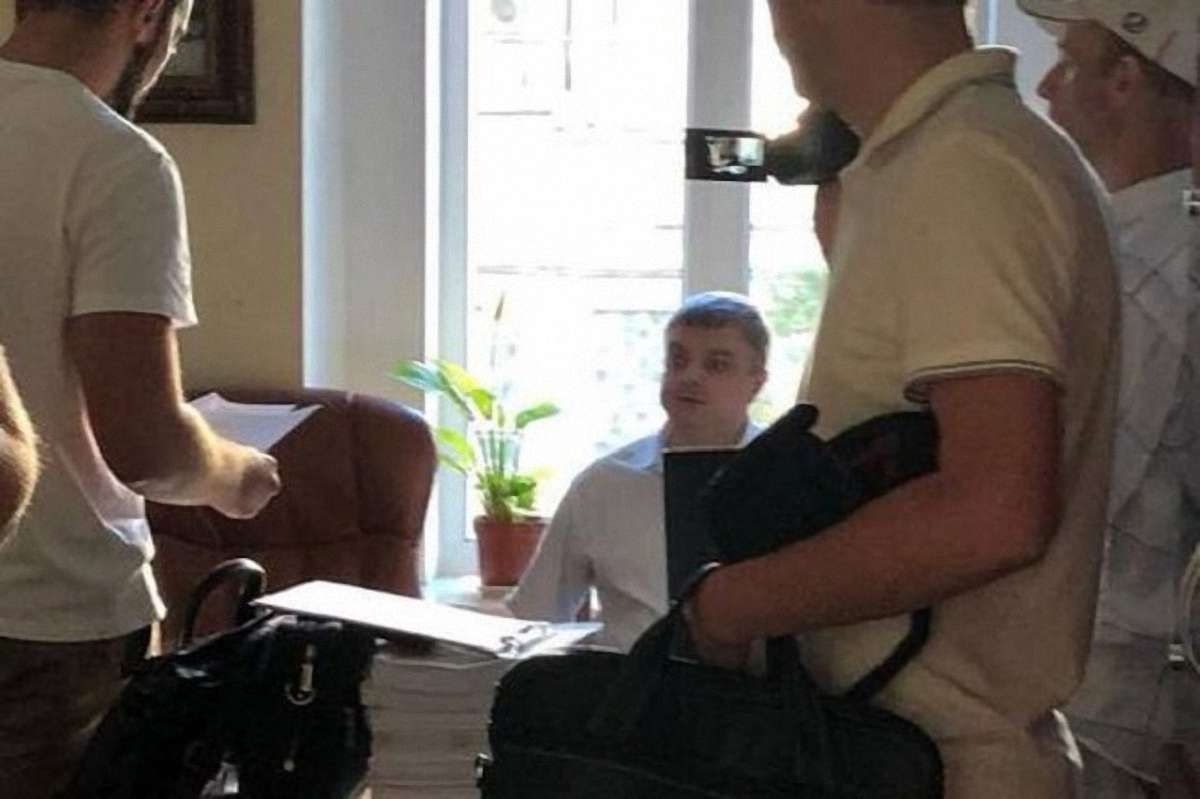 Старшого слідчого ГПУ затримали на хабарі у $50 тис.