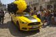 Львівський ІТ-бізнесмен подарував дівчині Ford Mustang на площі Ринок. Фото дня