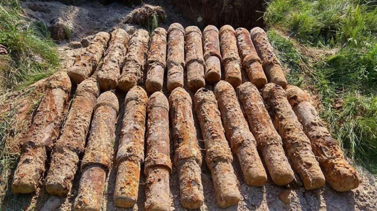 На Золочівщині піротехніки знищили 22 реактивні снаряди часів ІІ Світової війни