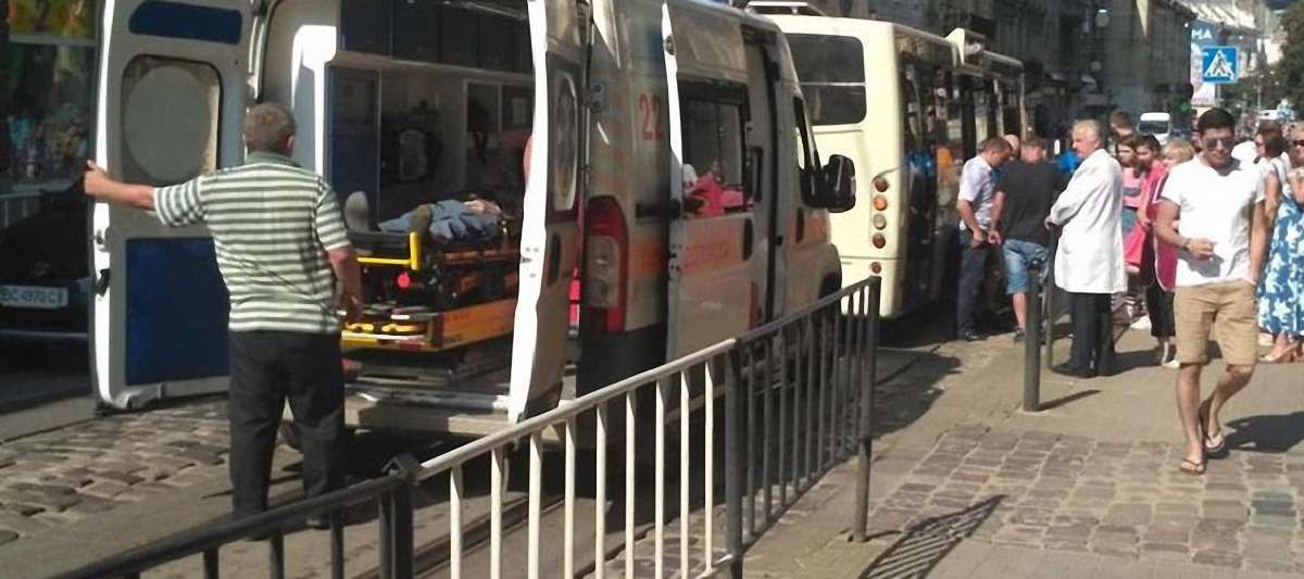 Збитий маршруткою у центрі міста 89-річний львів’янин помер у лікарні